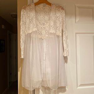 Vintage Cinema Etoile lace robe and nighty set